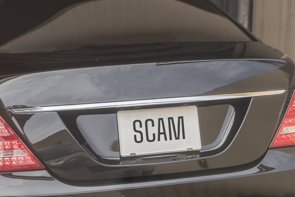 License Plate Scams sign on European car